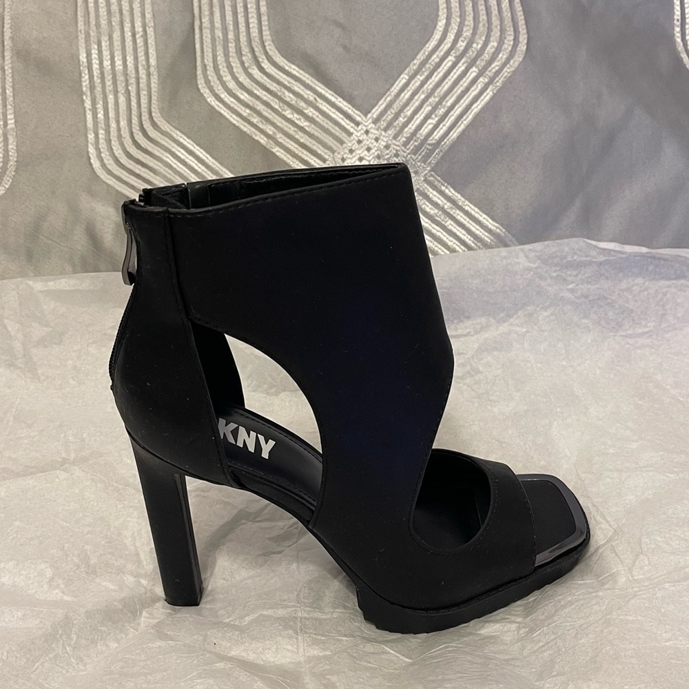 DKNY Black Faux-Leather Stiletto Heel Sandals Ankle
Strap